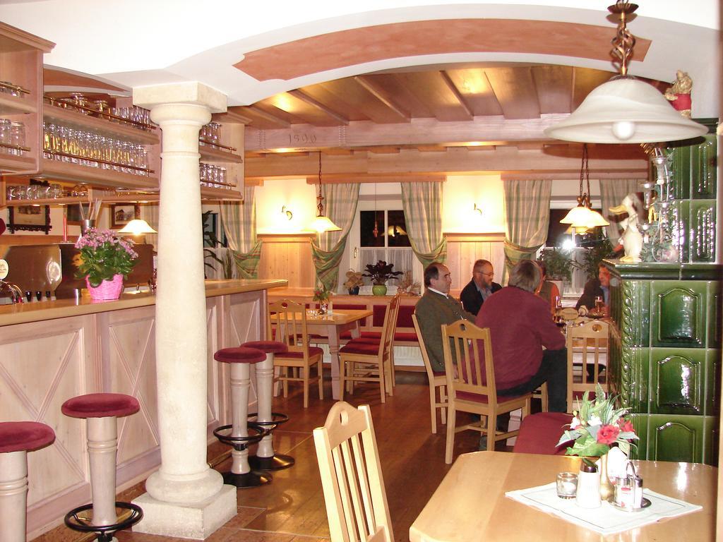 Kirchenwirt Gosau Hotell Exteriör bild